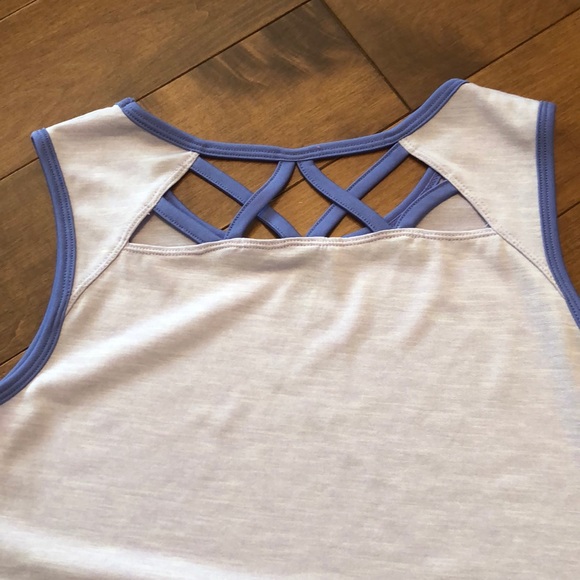 Champion girl’s matching shirt/skirt set - Picture 4 of 8